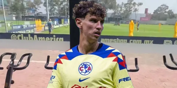 Igor Lichonovsky y al fondo el entrenamiento del América (Foto: Captura de video e Imago7)