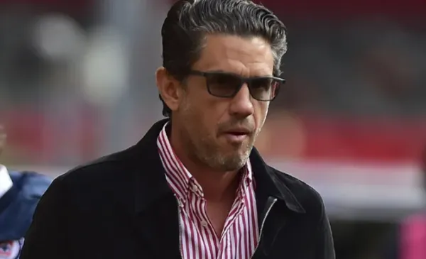 Irarragorri en partido de fútbol con el club Santos (Fuente: Mexsports)