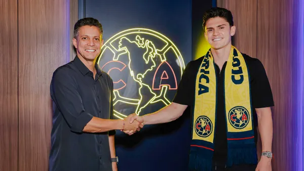 Israel Reyes durante su renovación (Foto: Club América)