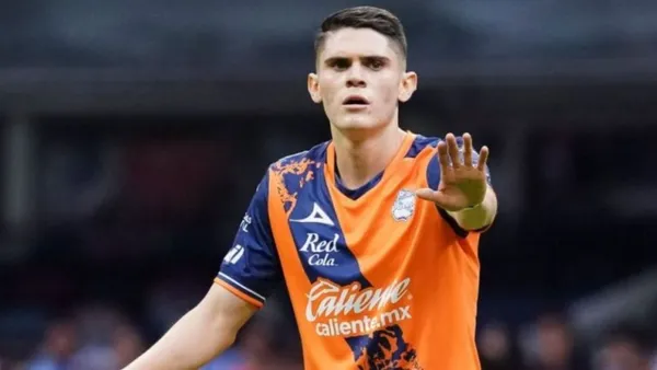 Israel Reyes sigue sin firmar con el América y la afición teme que se caiga su fichaje.