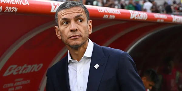 Jaime Lozano durante el cotejo de México ante Jamaica (Fuente: Getty Images)