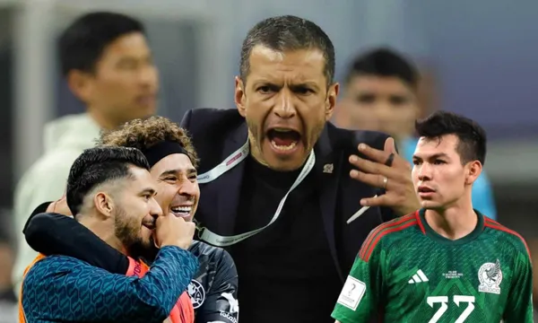 Jaime Lozano gritando a la izquierda Henry Martín y Guillermo Ochoa, a la derecha, Hirving Lozano / Imago