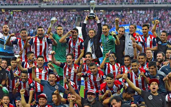 Jair Pereira aún no encuentra equipo, pero se mantiene con negocios fuera del futbol.