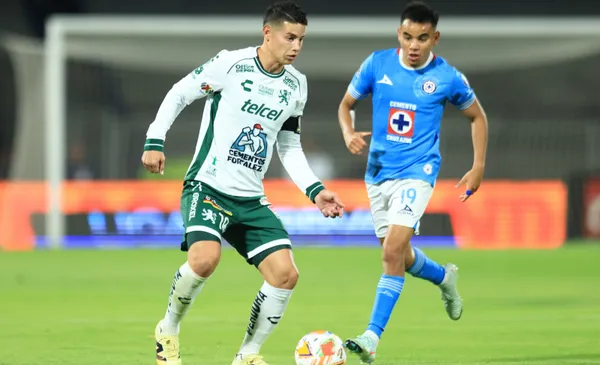 James domina una pelota ante marca de Rodríguez (Fuente: Mexsports)