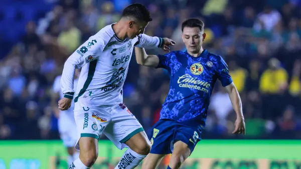 James Rodríguez de Club León y Álvaro Fidalgo de Club América (Foto: Mexsport)