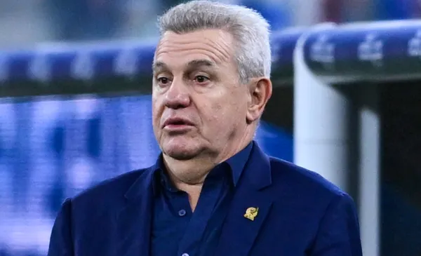 Javier Aguirre dirige un juego de la selección mexicana (Fuente: Mexsports)