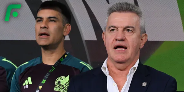 Javier Aguirre durante el himno de México (Fuente: MEXSPORT)