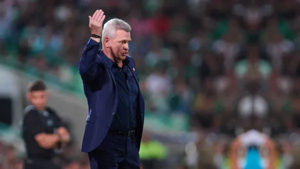 Javier Aguirre en la Selección Mexicana durante el duelo ante Uruguay en Torreón
