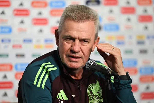 Javier Aguirre en una conferencia de prensa (Foto: Mexsport)