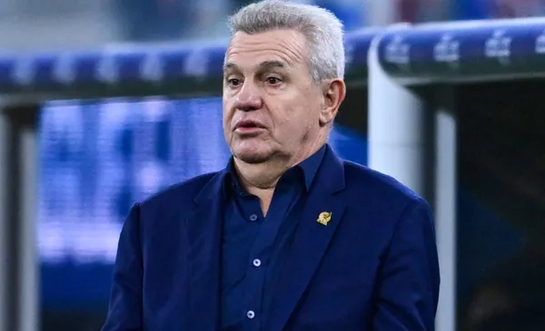 Javier Aguirre sorprendido en un juego de la selección de México (Fuente: Mexsports)