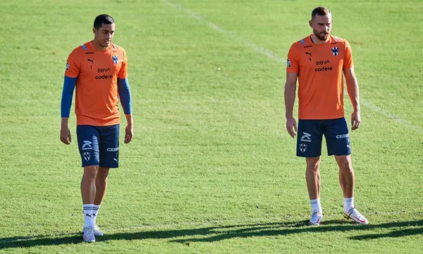 Javier Aguirre tiene un dolor de cabeza con su equipo y busca cómo resolverlo