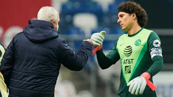 Javier Aguirre y Guillermo Ochoa (Foto: MEXSPORT)