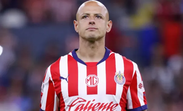 Javier Hernández con la playera de Chivas en protocolo (Fuente: Mexsports)