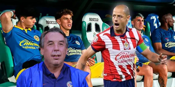 Javier Hernández con la playera de Chivas y de fondo jugadores del América (Fuente: Diario Marca)