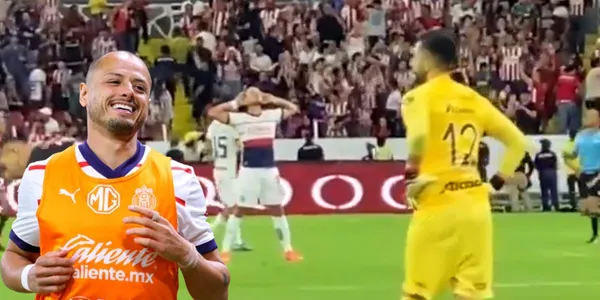 Javier Hernández en bronca dentro del Atlas vs Chivas / FOTO X