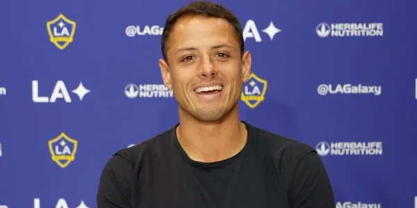 Javier Hernández estampó su firma con un equipo mexicano y causa sensación a nivel comercial