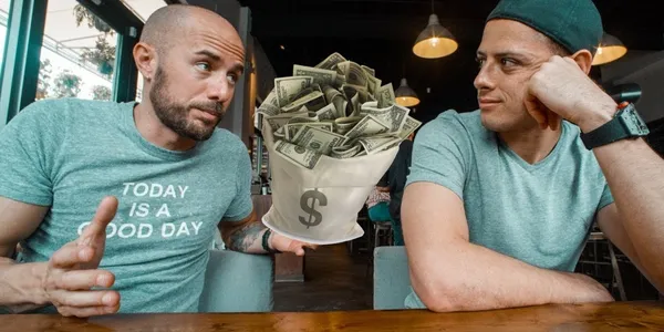 Javier Hernández no descuida la parte extra deportiva donde también se ha dedicado a ganar dinero, además del millonario salario que percibe en la Major League Soccer.