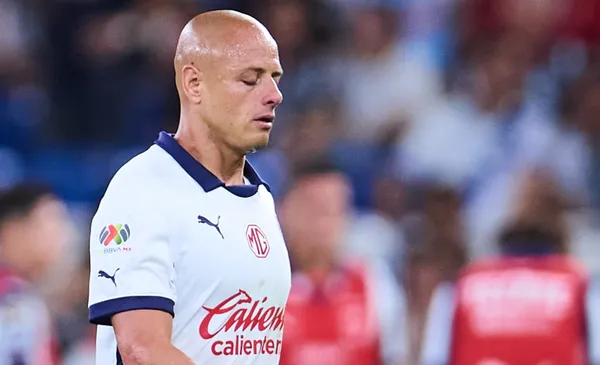 Javier Hernández sale del campo de juego tras derrota (Fuente: Mexsports)