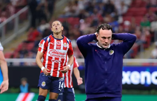 Javier Hernández y Gabriel Milito/ Foto La Afición.