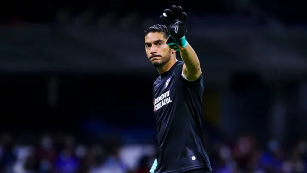 Jesús Corona podría dejar Cruz Azul, todo ante una oferta millonaria