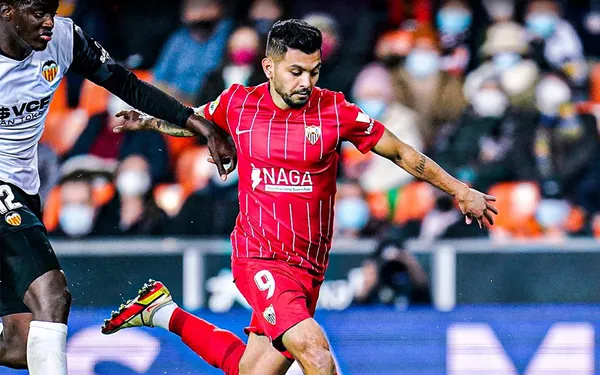 Jesús Manuel Corona debutó en La Liga con el Sevilla, pero esta acción lo dejaría fuera del once titular para el siguiente encuentro.