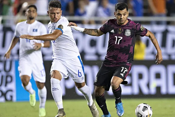 Jesús Manuel Corona fue muy desequilibrante por las bandas y Estados Unidos tuvo que ponerle doble marca personal para evitar que luzca.