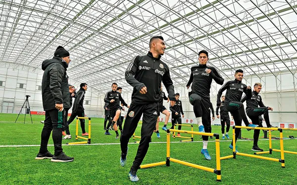 Jesús Manuel Corona podría llegar al Sevilla con un gran salario, pero alguna vez fue rechazado de la Selección.