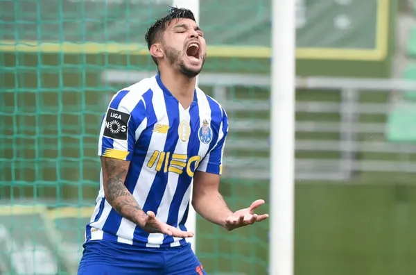 Jesús Manuel Corona sigue esperando arreglar su situación con algún equipo y el Bayern de Múnich estaría levantando la mano.