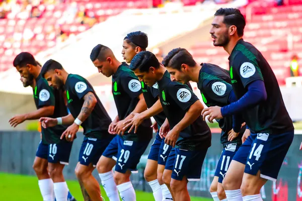 Jesús Sánchez apareció sorpresivamente como titular en Chivas y Michel Leaño no lo movería.