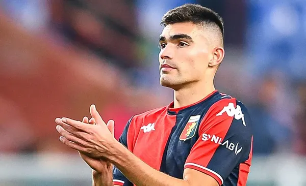 Johan Vásquez festeja gol marcado de Genoa (Fuente: Genoa)
