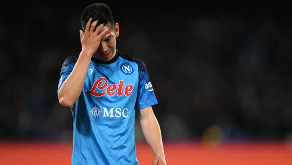 Johan Vázquez jugará en Italia donde Hirving Lozano tuvo que pasar discriminación y por ello aconsejó al defensa mexicano que aprenda pronto