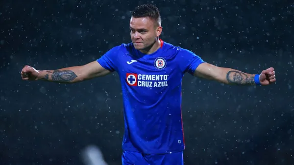 Jonathan Rodríguez con la camiseta de Cruz Azul (Foto: ESPN)