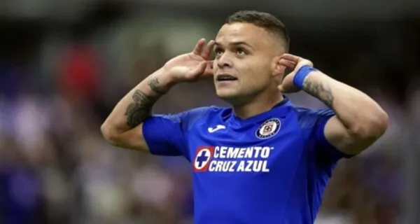 Jonathan Rodríguez con la playera de Cruz Azul (Fuente: Mexsports)