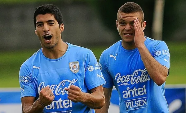 Jonathan Rodríguez demuestra que ya se olvidó de Cruz Azul.