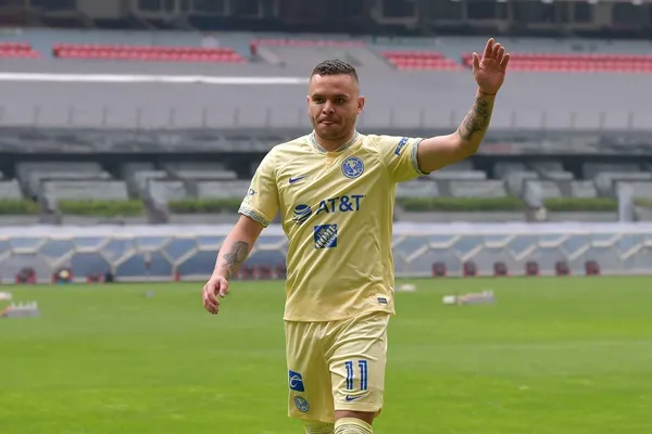 Jonathan Rodríguez fichó con el América con el único objetivo de meterse al mundial con Uruguay, no lo consiguió y ahora tomará una decisión importante sobre su futuro.