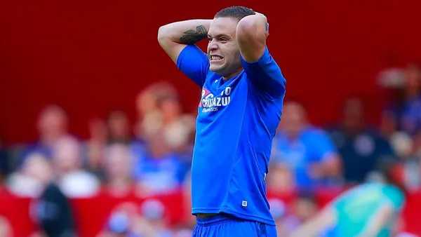 Jonathan Rodríguez no se encuentra en Cruz Azul y mira el delantero que ya tiene carta abierta de Robert Siboldi para defender a la Máquina.