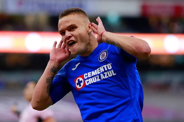 Jonathan Rodríguez tendría boleto asegurado en Europa y en Cruz Azul ya tendría a su reemplazo.