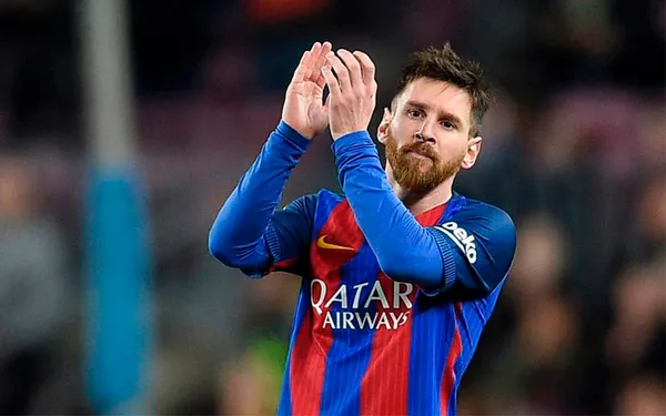 Jorge Campos le robó el show a Lionel Messi en un partido de exhibición.