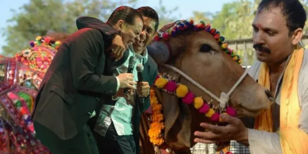 Jorge Campos sorprendió la transmisión del partido entre México y Australia como una vaca en el estudio