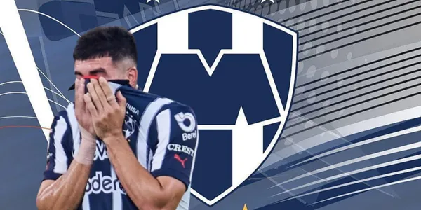Jorge Rodríguez junto al escudo de Rayados / FOTO X