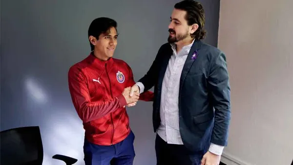 José Juan Macías llegaría a Chivas siendo uno de los jugadores mejor pagados del club.