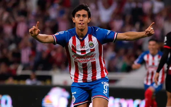José Juan Macías podría haber provocado cambios positivos en Chivas.