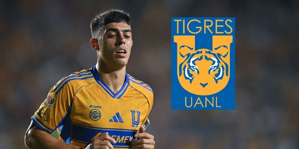 Juan Brunetta junto al escudo de Tigres / FOTO GETTY IMAGES
