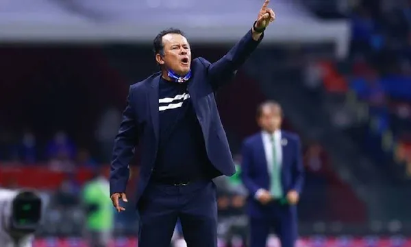 Juan Reynoso estaría preparando grandes cambios en su equipo.