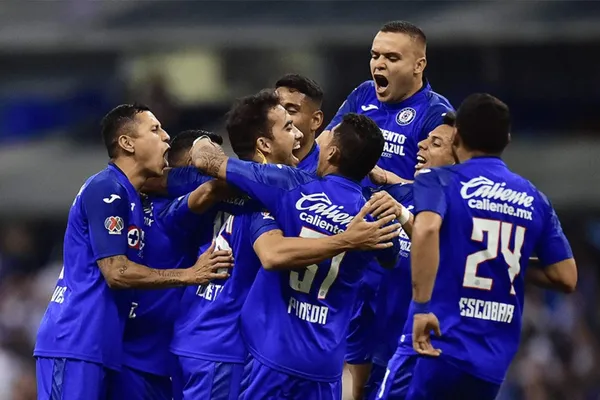 Juan Reynoso pone toda la carne en el asador y así saltaría esta noche en el estadio Azteca ante Santos Laguna