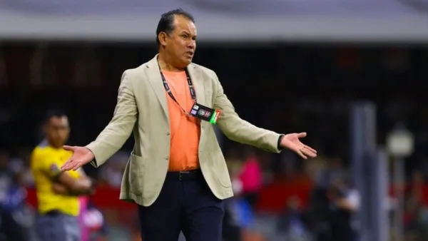 Juan Reynoso quedó decepcionado con un jugador de Cruz Azul en la victoria 0-1 ante los Pumas.