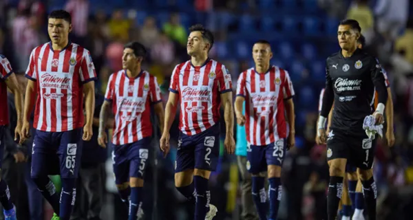 Jugadoes de Chivas dejan el estadio tras derrota (Fuente: Mexsports)