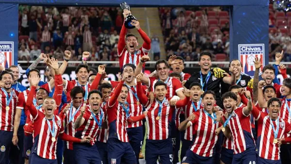 Jugador de Chivas estaría en la mira del PSV Eindhoven para cubrir el hueco mexicano dejado por Chucky Lozano