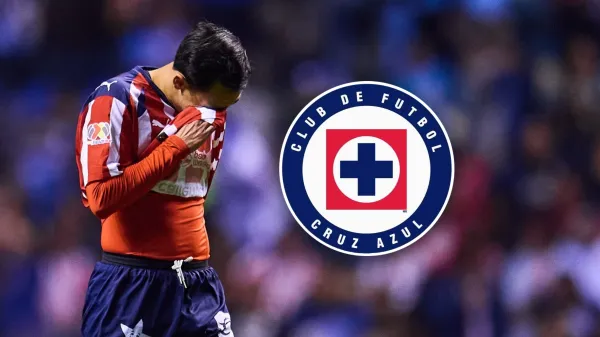 Jugador de Chivas lamentándose la derrota ante Cruz Azul
