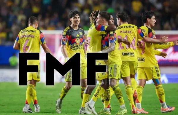 Jugadores abrazados y logo de la FMF/ Foto América.